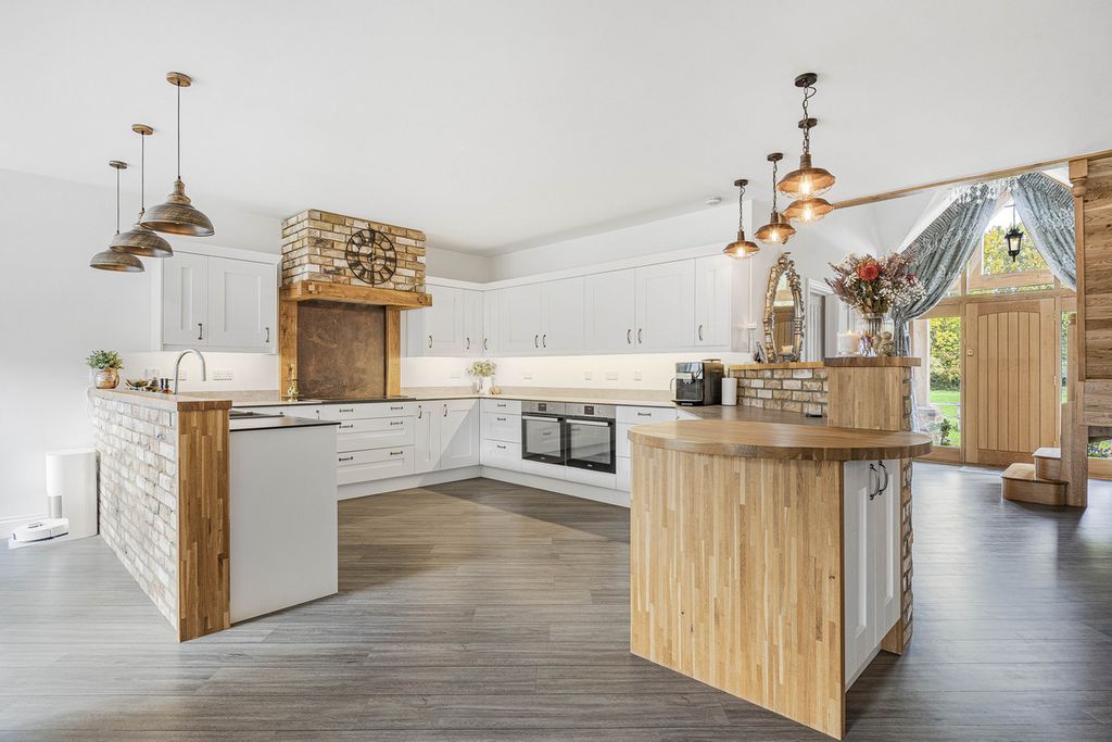 Property photo 2 of 50