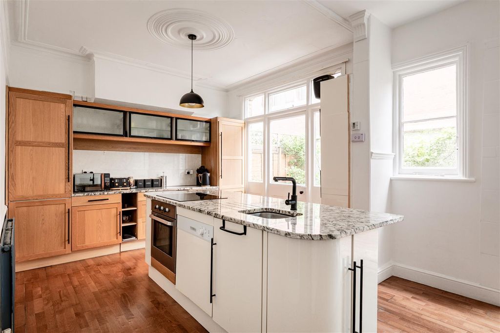 Property photo 2 of 11 Merton Avenue-9.Jpg