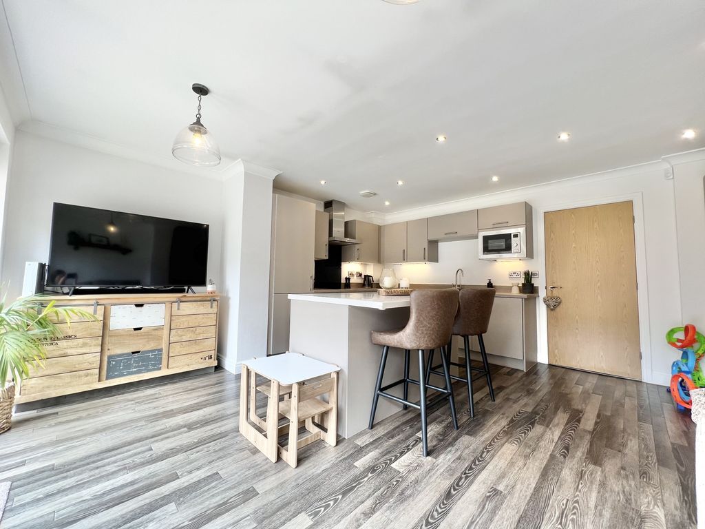 Property photo 3 of 21