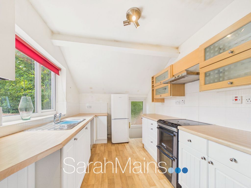 Property photo 3 of 8 Kitchen