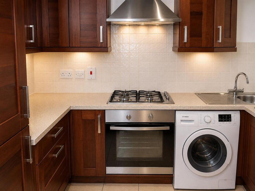 Property photo 3 of 6 Kitchen
