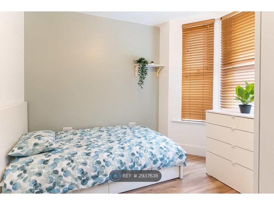 Property photo 1 of 9 Bedroom 1 With En-Suite