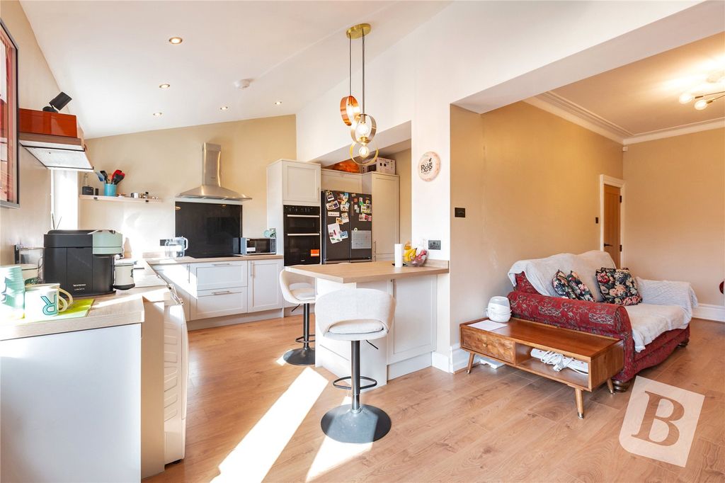 Property photo 3 of 18 Kitchen