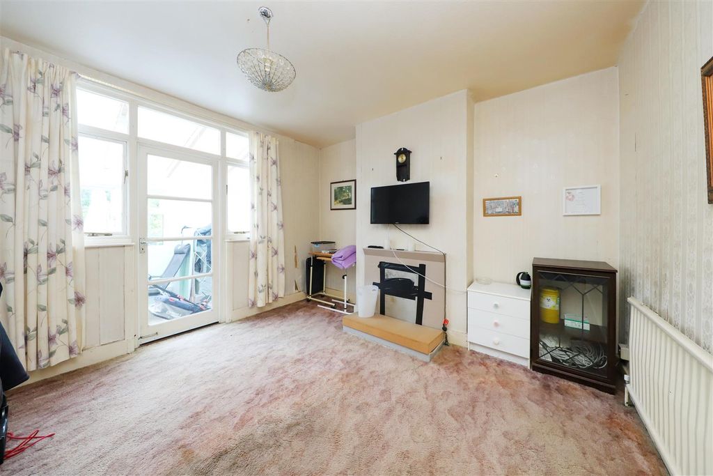 Property photo 3 of 9 Living Room