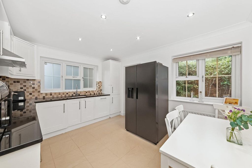 Property photo 3 of 11 Kitchen.Jpg