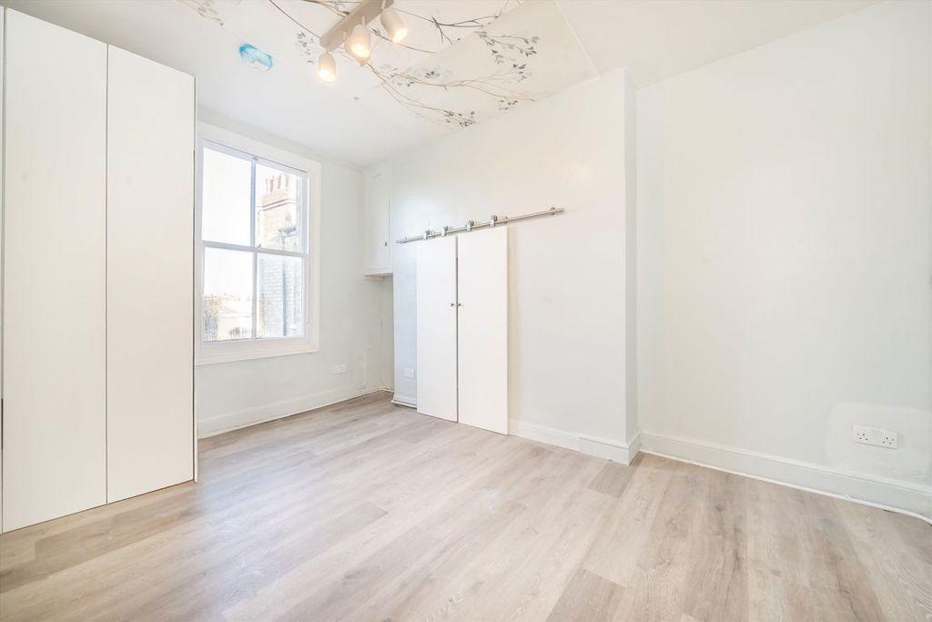 Property photo 3 of 4