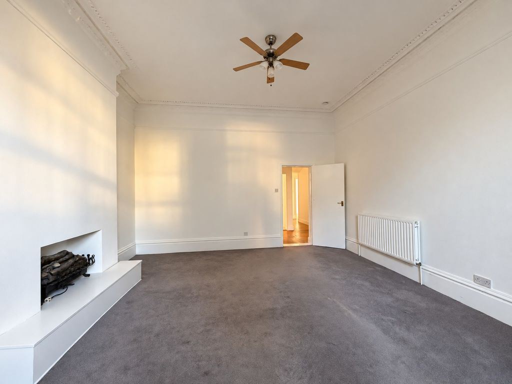 Property photo 3 of 8 Photo 6