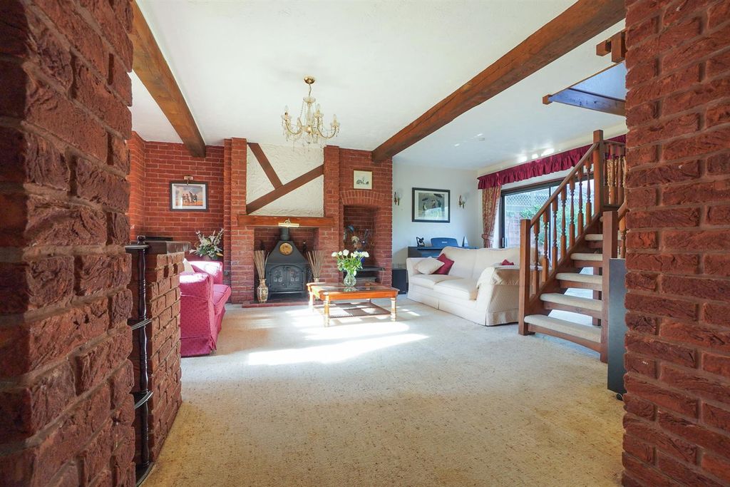 Property photo 2 of 27