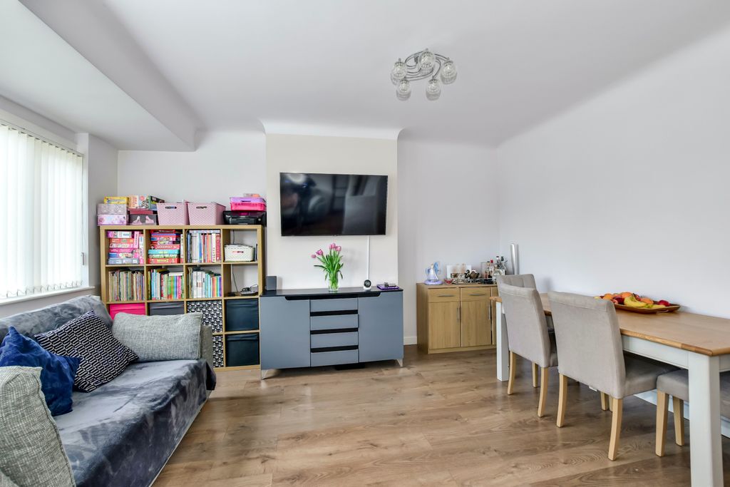 Property photo 2 of 13 Dsc_0272-Dsc_0273