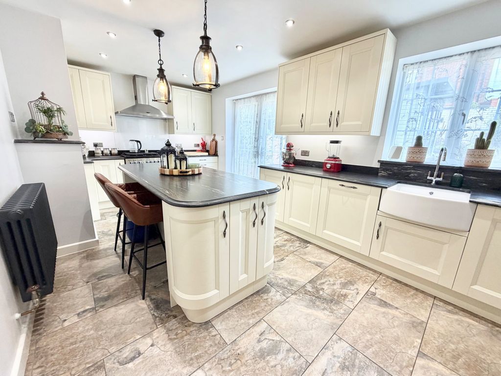 Property photo 2 of 40