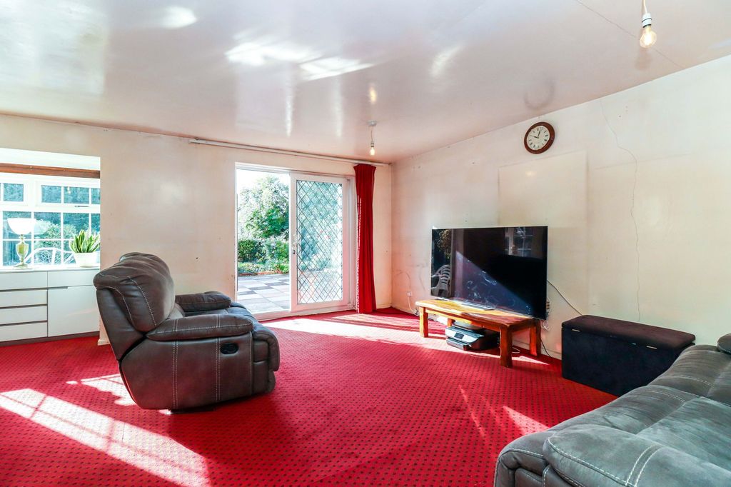 Property photo 2 of 18