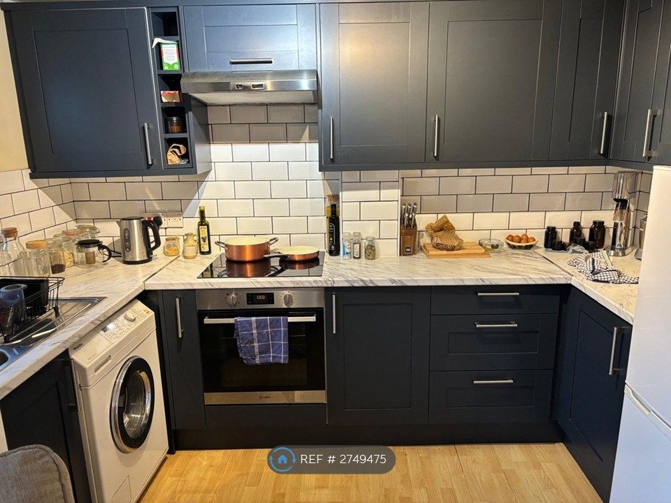 Property photo 3 of 10 Kitchen