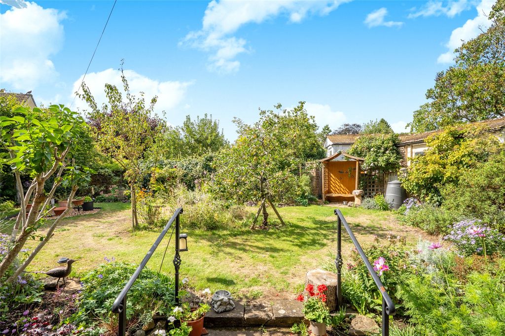 Property photo 2 of 18 Picture No. 28