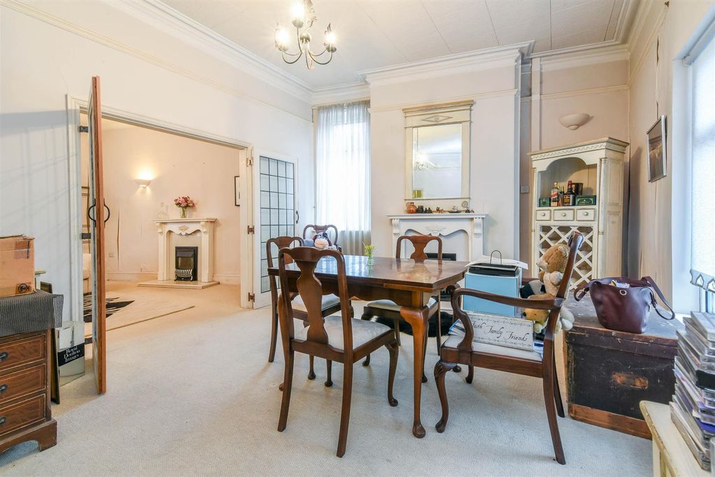 Property photo 3 of 31 Dining Room