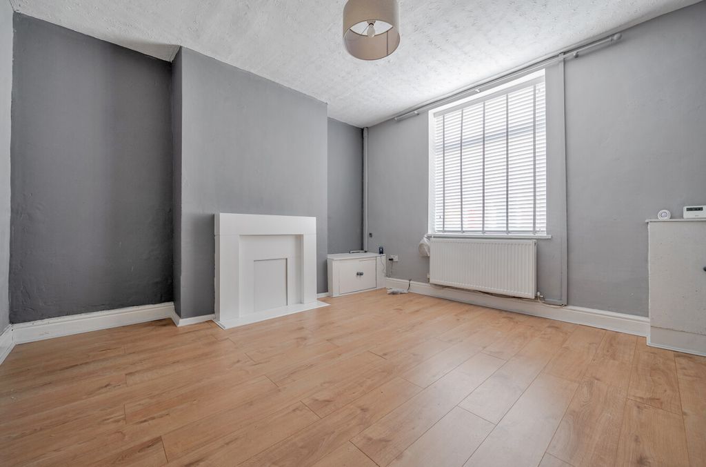 Property photo 3 of 20 1435958-6-69Cbcbf...