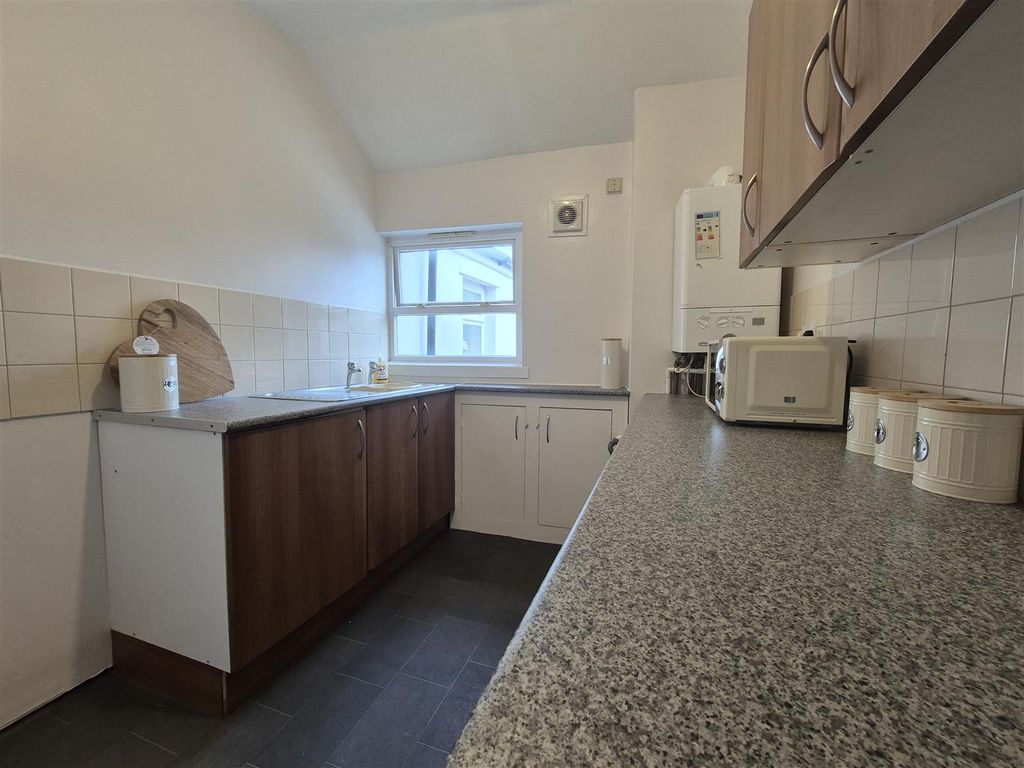 Property photo 3 of 12 Kitchencefn1.Jpg