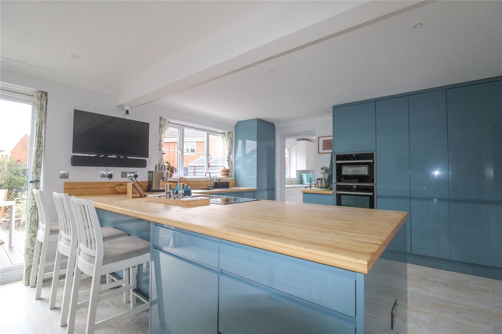 Property photo 3 of 21 Picture No. 14