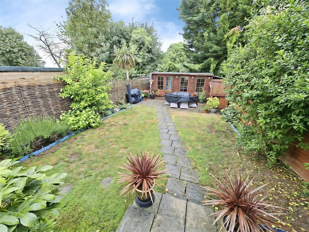 Property photo 2 of 28 Garden