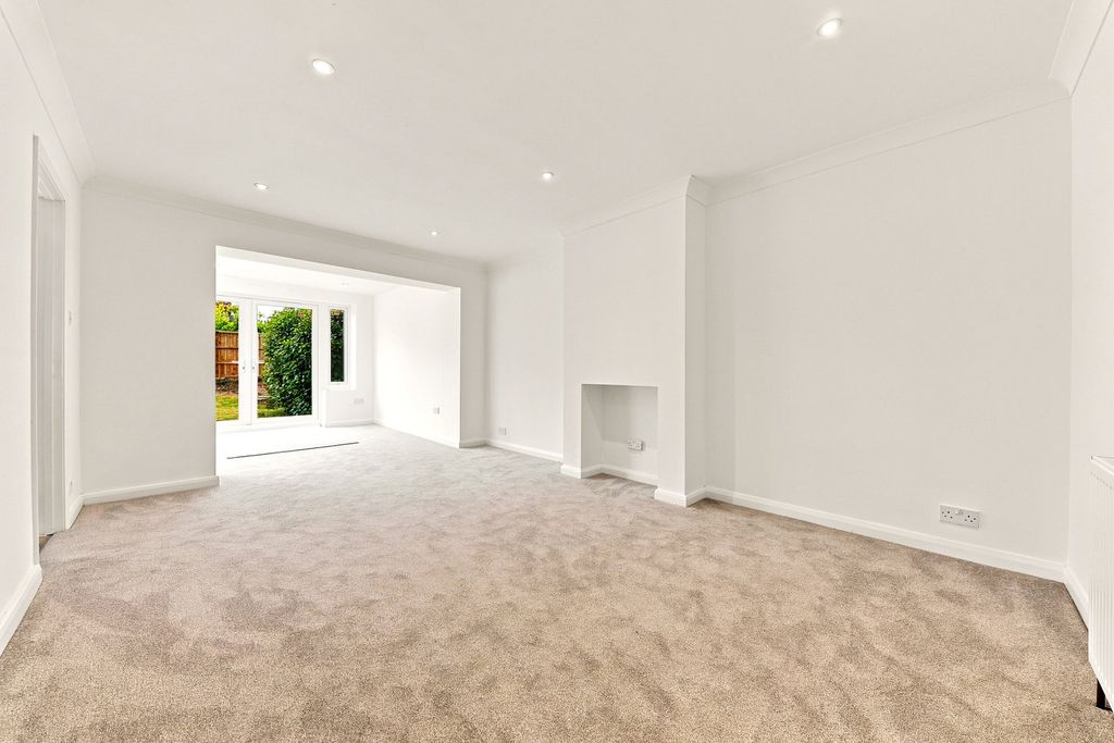Property photo 2 of 22