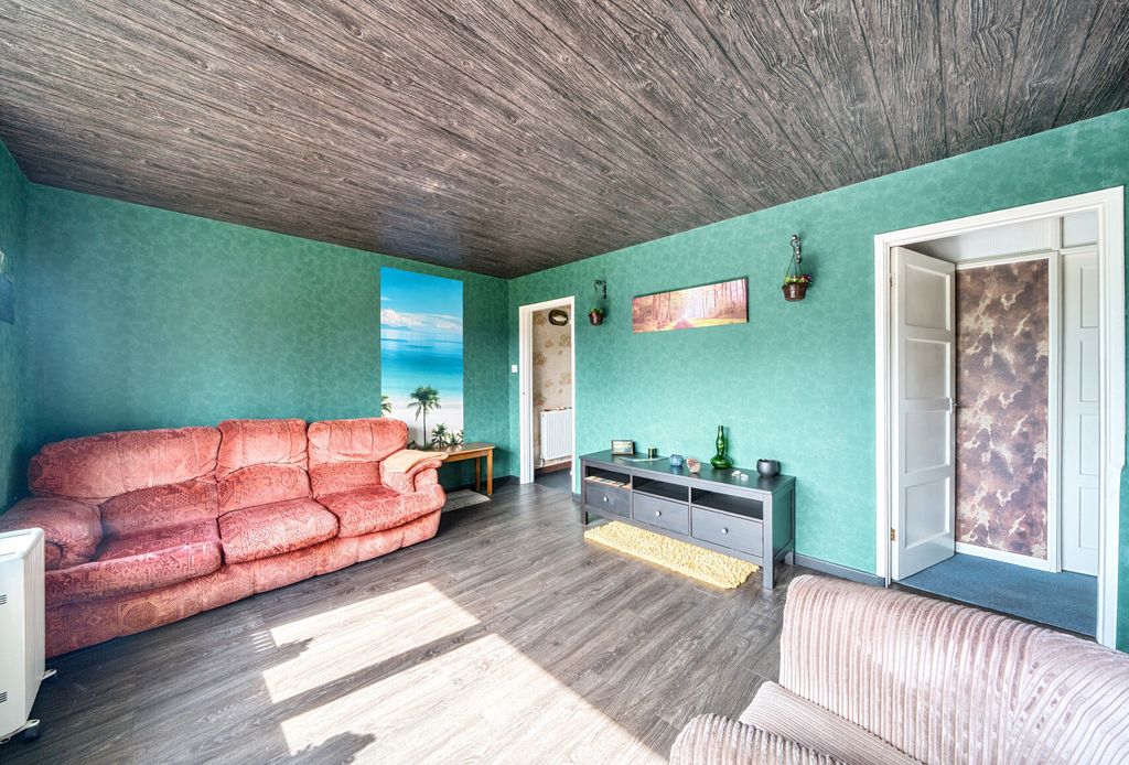 Property photo 1 of 9 1299693-9-6838253...