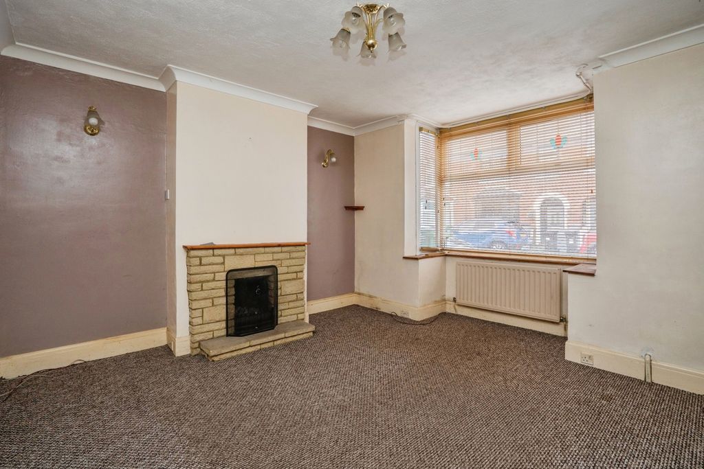 Property photo 3 of 17 Photo