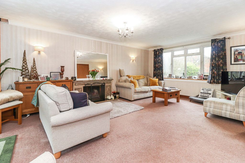 Property photo 2 of 31