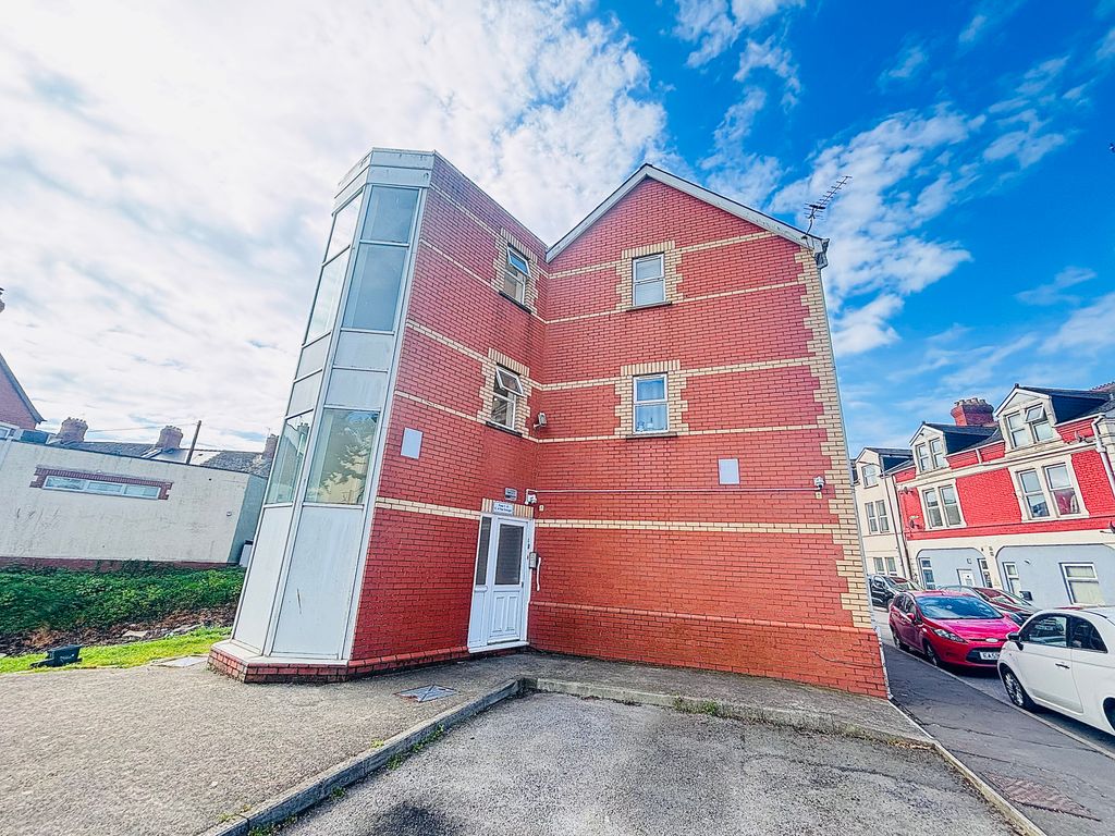 Property photo 1 of 9