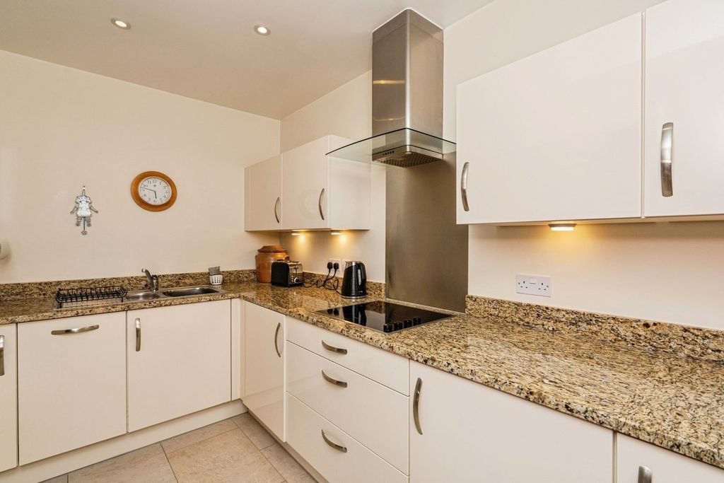 Property photo 2 of 22