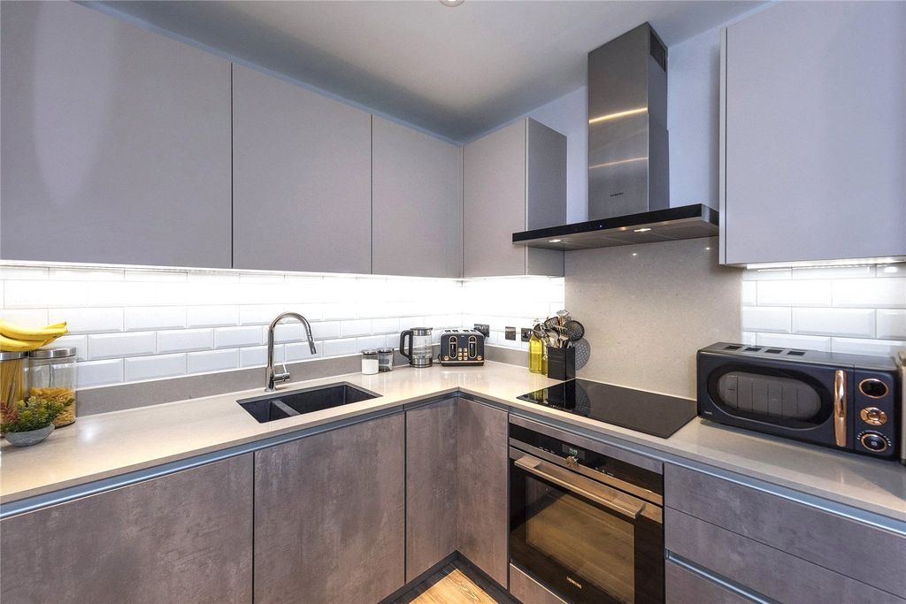 Property photo 3 of 11 Kitchen