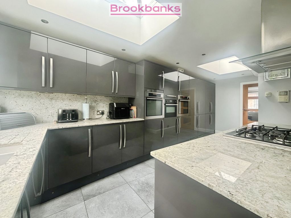 Property photo 3 of 26