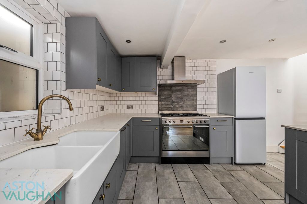 Property photo 3 of 14 5169062