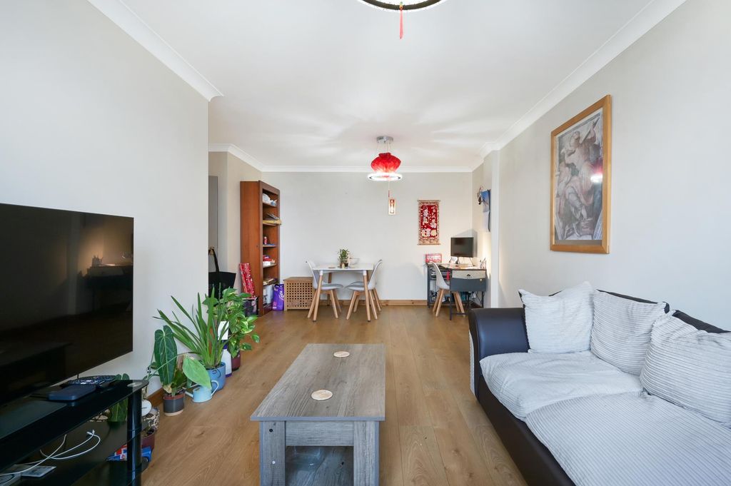 Property photo 2 of 12