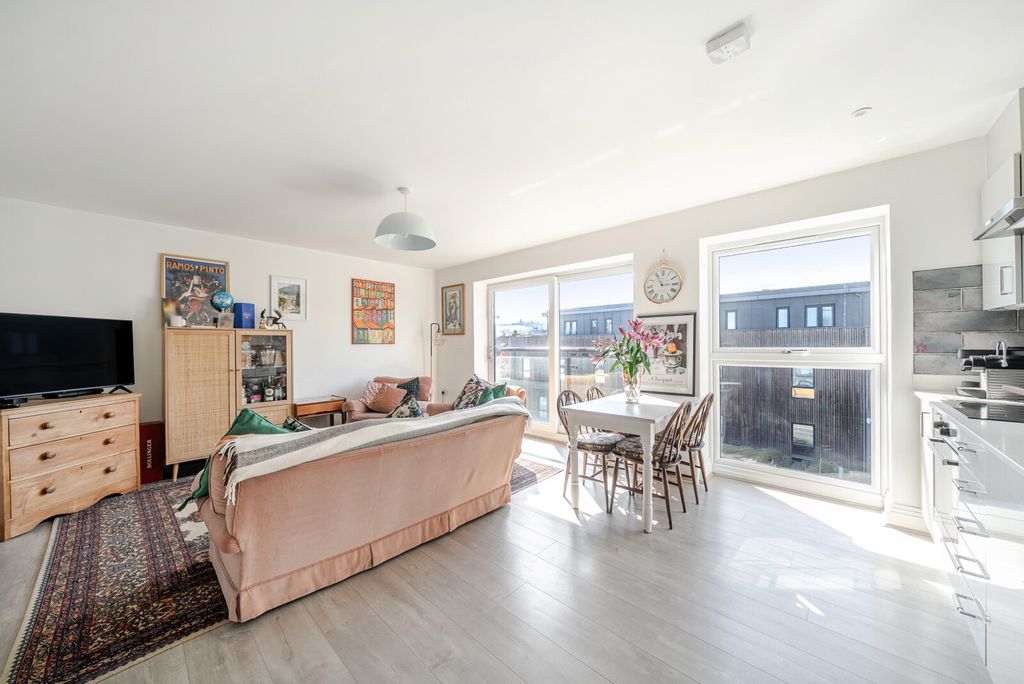 Property photo 3 of 12 1438113-11-69ce7F...