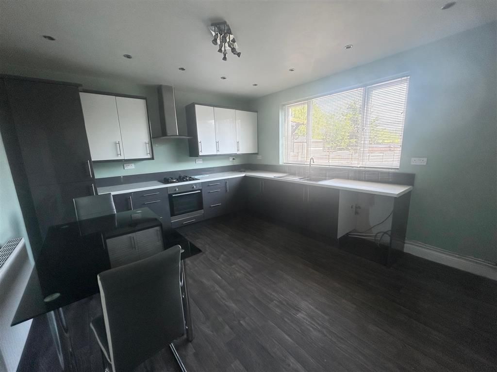 Property photo 2 of 12 Kitchen