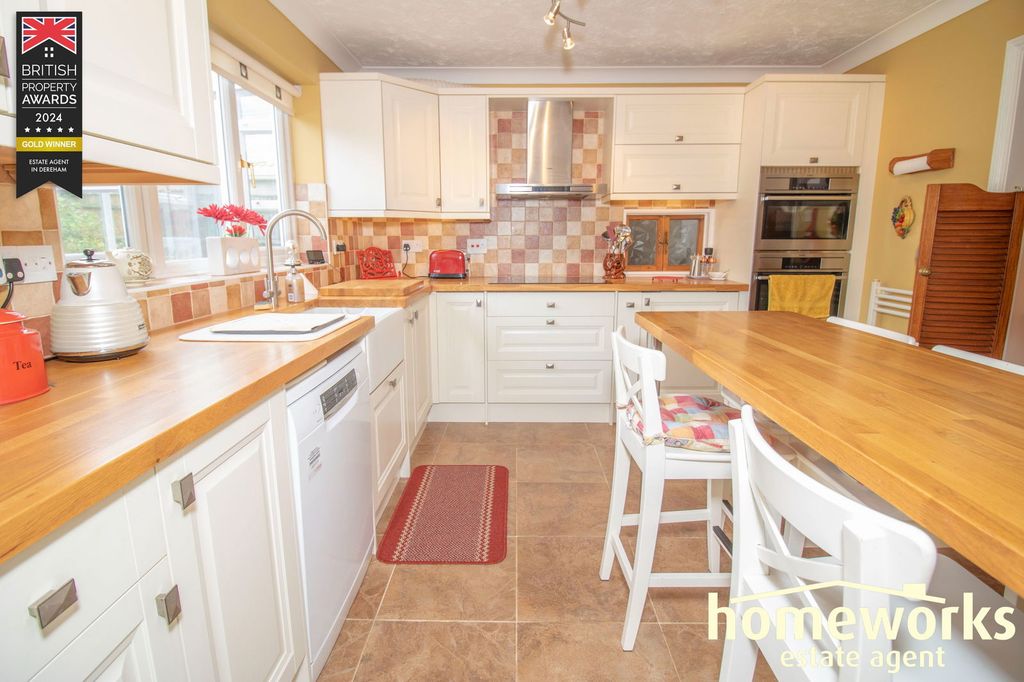 Property photo 2 of 23