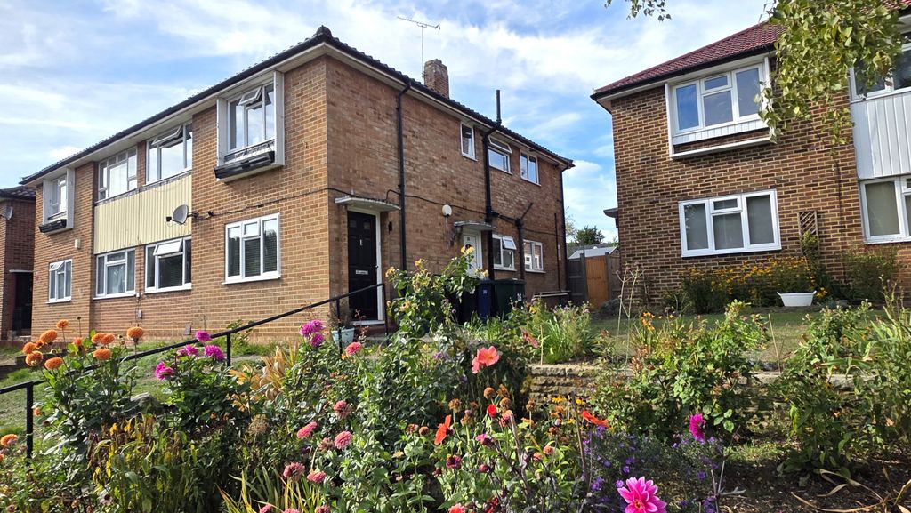 Property photo 1 of 19 2 Bed Flat For Sale Vernon Crescent, Barnet En4 8Qq