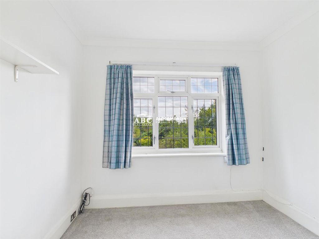 Additional image 23 of 5 bed property for salePenshurst Gardens, Edgware HA8