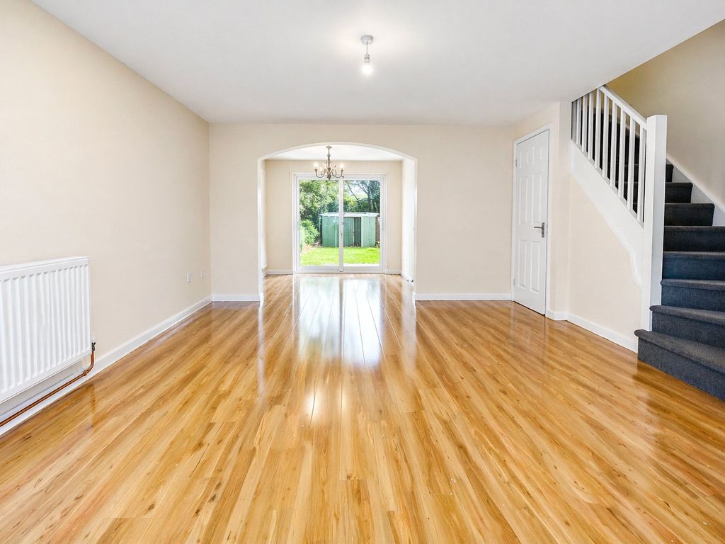 Property photo 2 of 9 Lounge