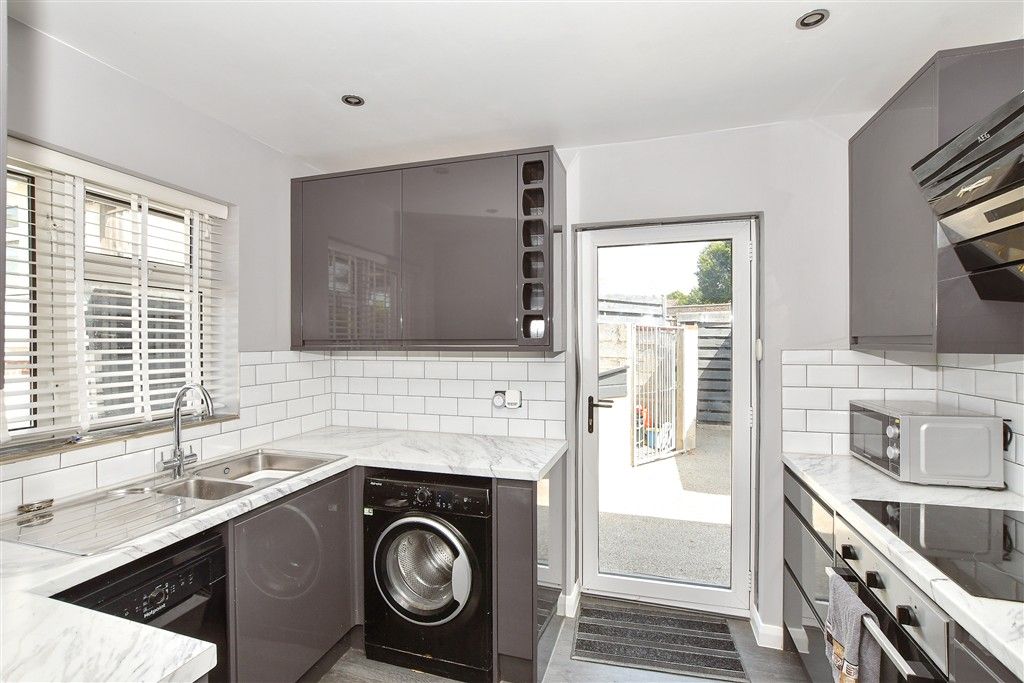 Property photo 3 of 16 Kitchen