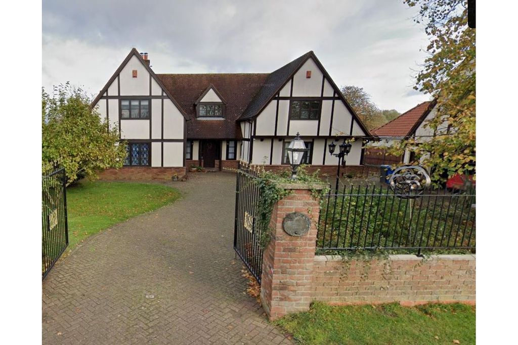 Property photo 1 of 28