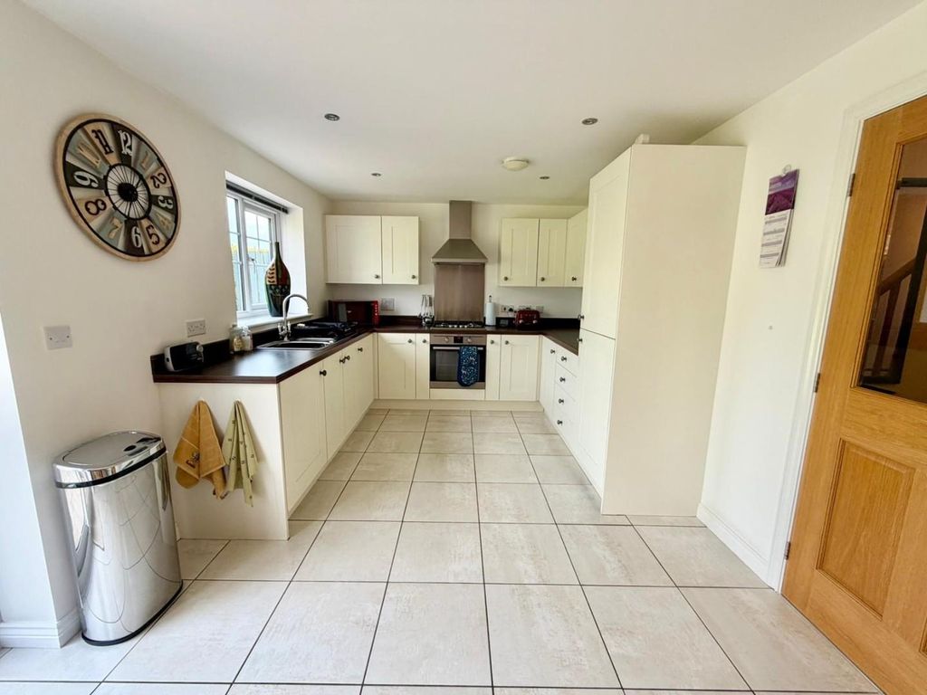 Property photo 2 of 16 Kitchen