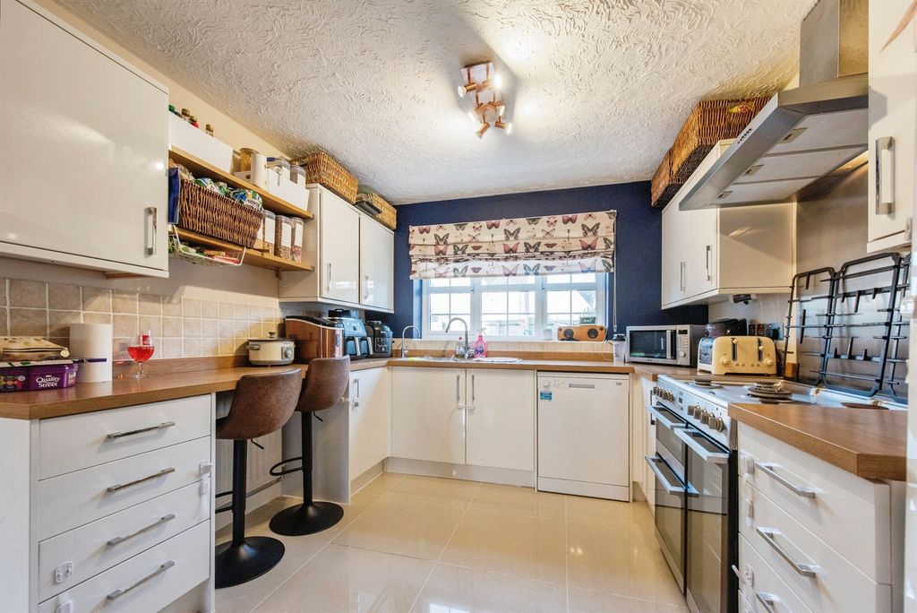 Property photo 3 of 16