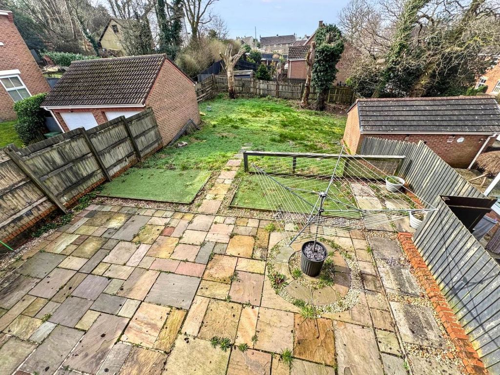 Property photo 2 of 16 Rear Garden 1 (19)