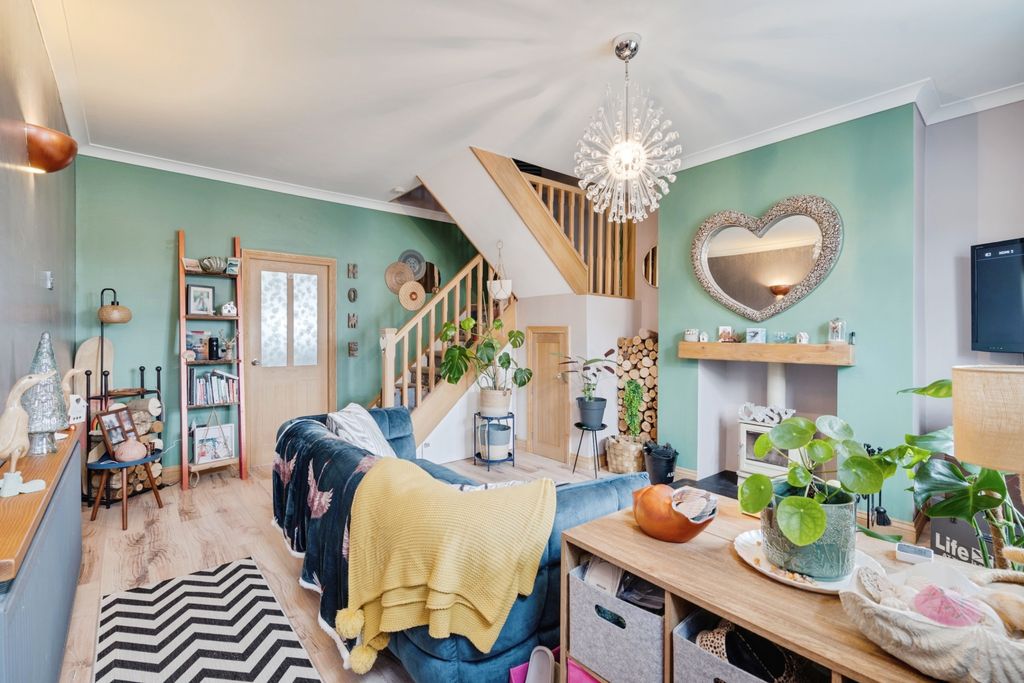 Property photo 2 of 39