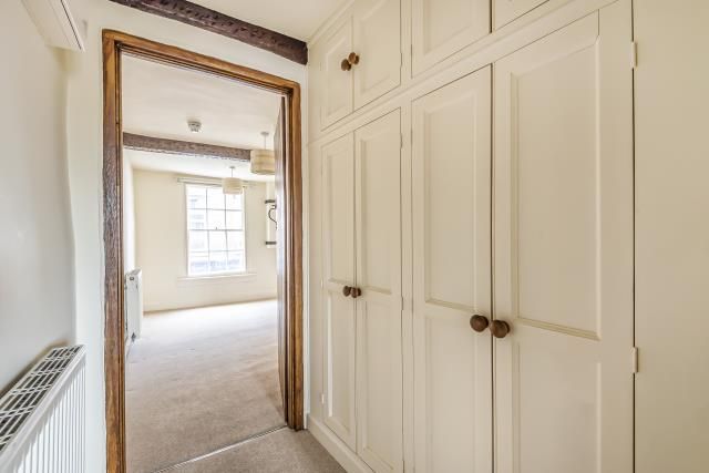 Property photo 2 of 11 Hall Way