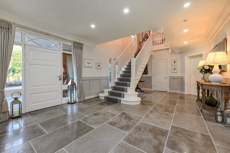 Property photo 2 of 12 Entrance Hall