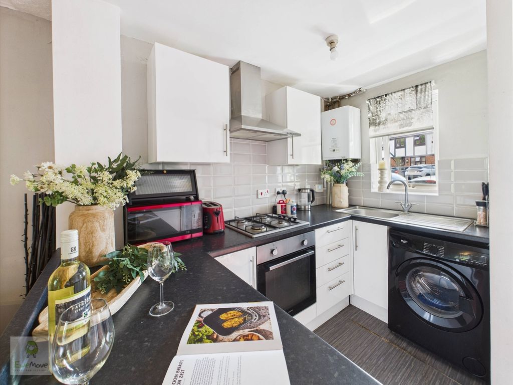 Property photo 1 of 10 Kitchen