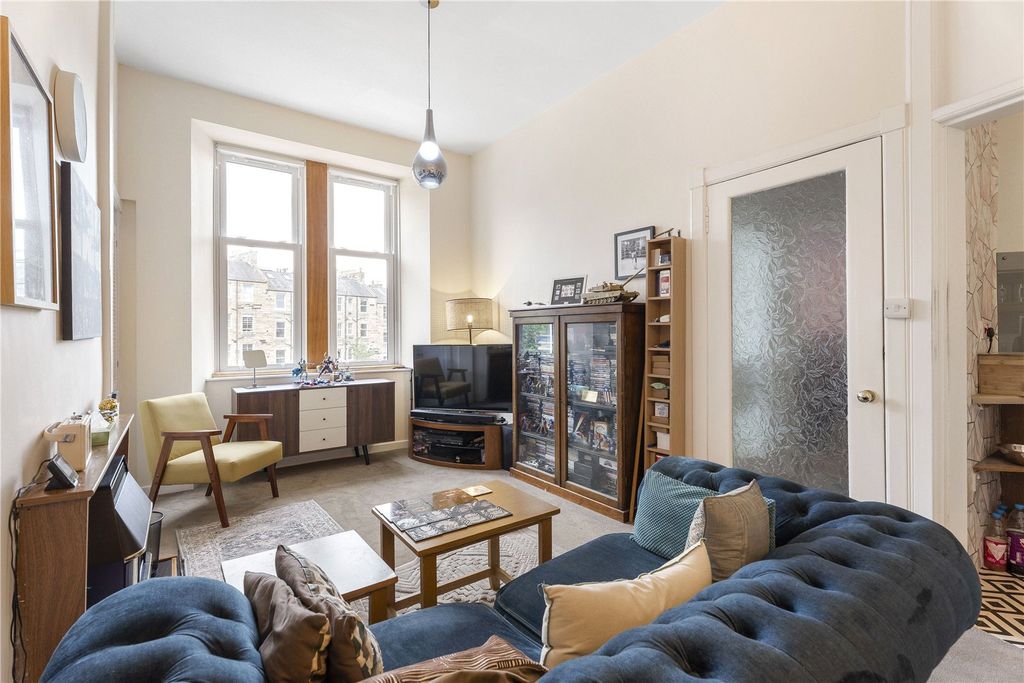 Property photo 2 of 9 Comely Bank Row