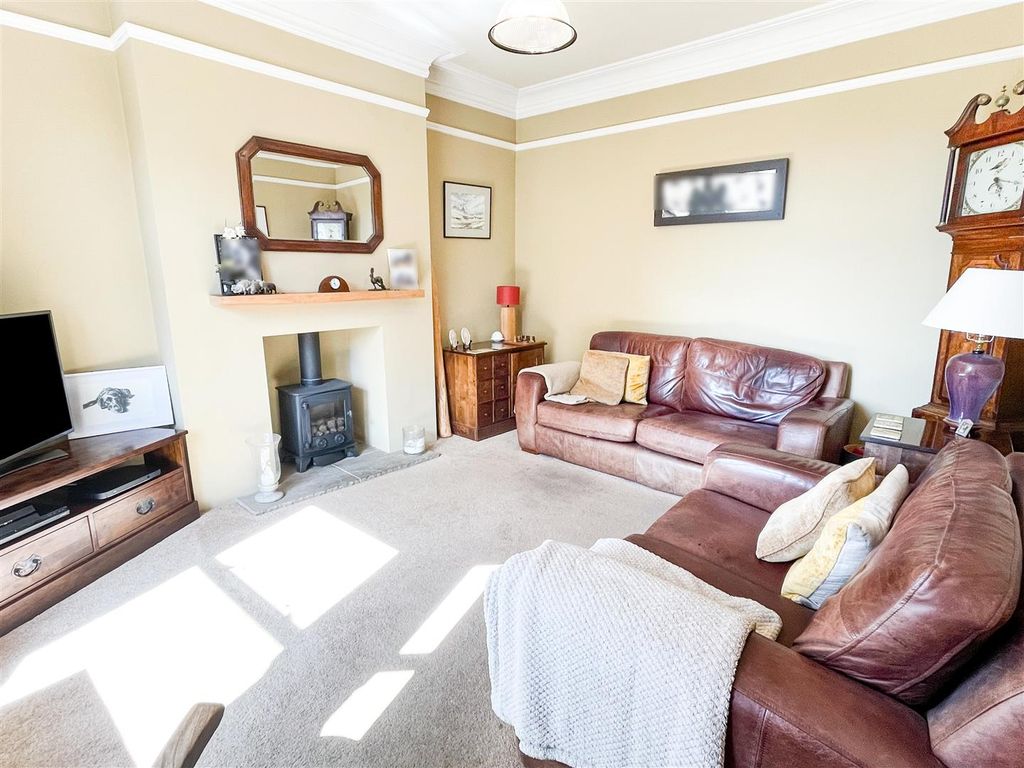 Property photo 3 of 50 Sitting Room