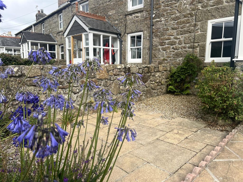 Property photo 2 of 15 Front Garden